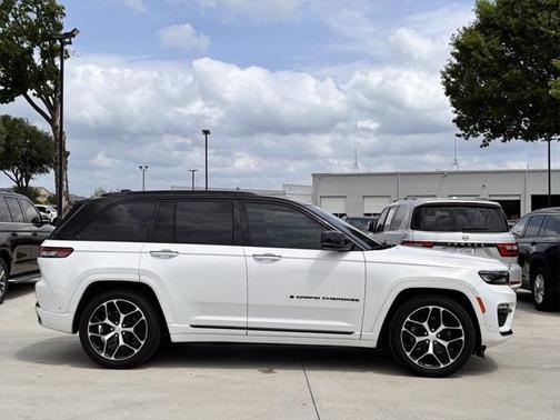 2022 Jeep Grand Cherokee Summit
