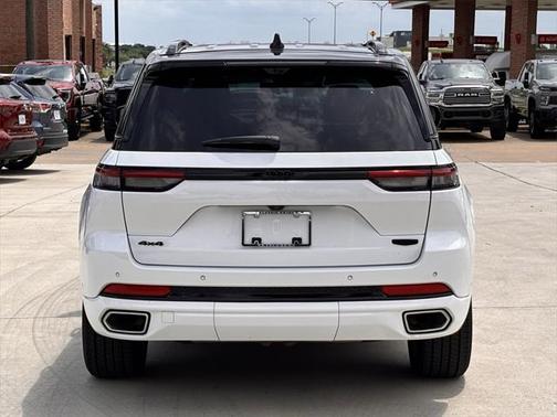 2022 Jeep Grand Cherokee Summit