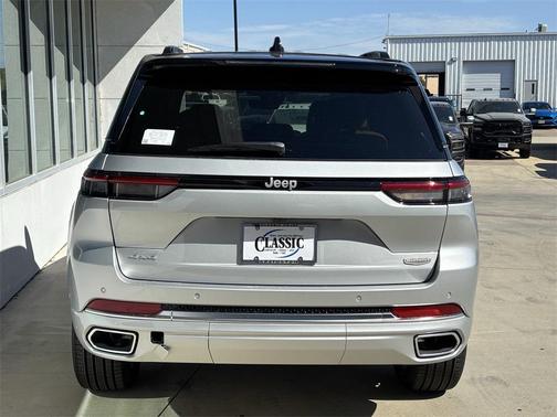 2025 Jeep Grand Cherokee Summit