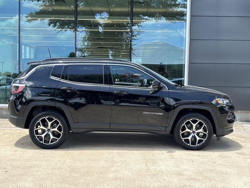 Diamond Black Crystal Pearlcoat 2026 Jeep Compass Limited