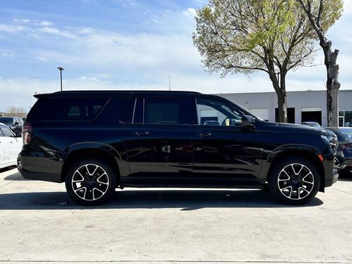 2024 Chevrolet Suburban RST