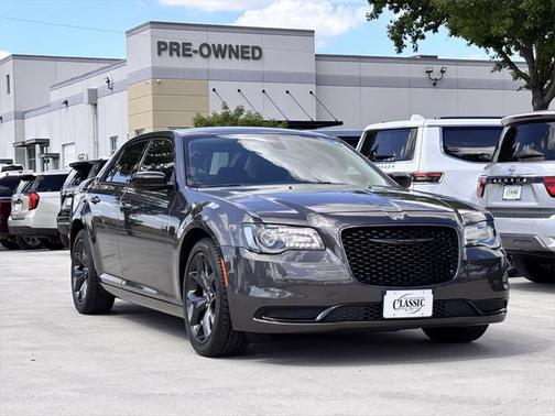 2023 Chrysler 300 Touring