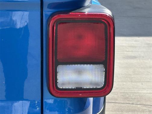 2025 Jeep Gladiator 