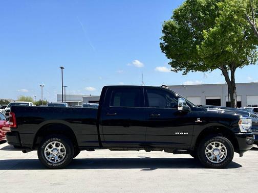 Diamond Black Crystal Pearlcoat 2024 RAM 2500 Laramie Crew Cab 4x4 6'4' Box
