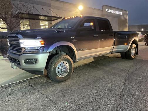 2020 RAM 3500 Laramie Crew Cab 4x4 8' Box