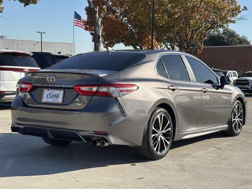 2019 Toyota Camry SE