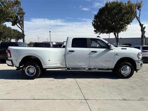 2024 RAM 3500 Big Horn Crew Cab 4x4 8' Box
