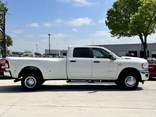 Bright White Clearcoat 2024 RAM 3500 Big Horn Crew Cab 4x4 8' Box