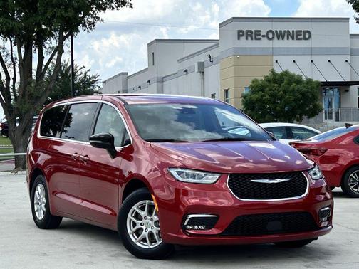 Red Hot Pearlcoat 2025 Chrysler Pacifica L
