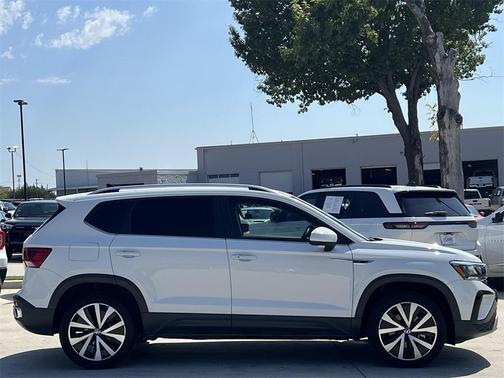 2023 Volkswagen Taos 1.5T SE