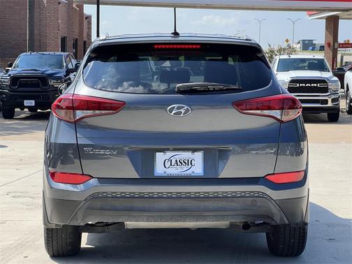 2017 Hyundai TUCSON SE