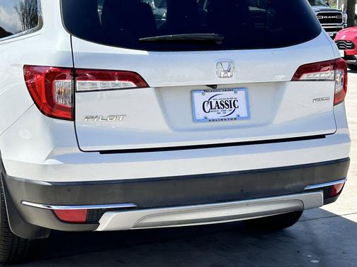Platinum White Pearl 2020 Honda Pilot Touring 8-Passenger