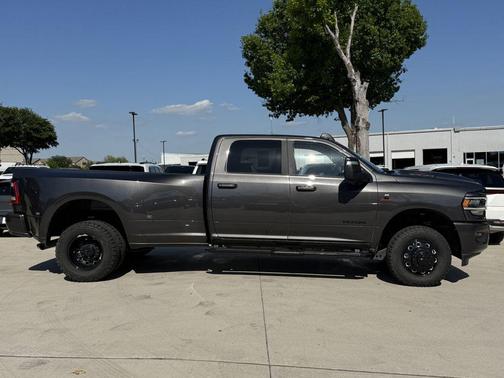 Granite Crystal Metallic Clearcoat 2024 RAM 3500 Laramie Crew Cab 4x4 8' Box