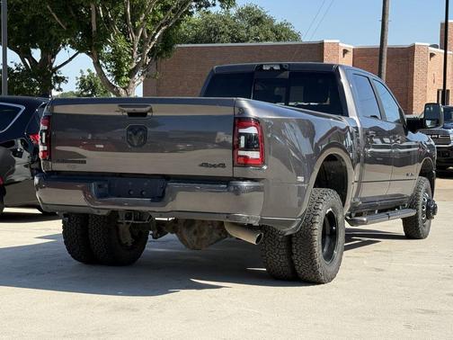 Granite Crystal Metallic Clearcoat 2024 RAM 3500 Laramie Crew Cab 4x4 8' Box