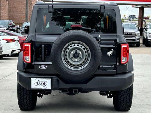 Shadow Black 2022 Ford Bronco Base