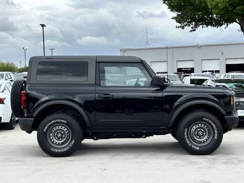 Shadow Black 2022 Ford Bronco Base