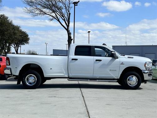 2024 RAM 3500 Big Horn Crew Cab 4x4 8' Box