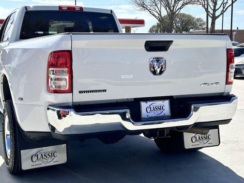 2024 RAM 3500 Big Horn Crew Cab 4x4 8' Box