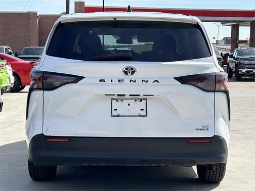 2024 Toyota Sienna LE