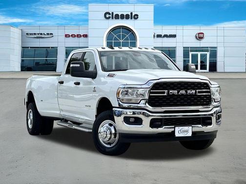 Bright White Clearcoat 2024 RAM 3500 Big Horn Crew Cab 4x4 8' Box