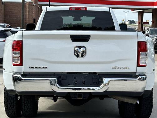 Bright White Clearcoat 2024 RAM 3500 Big Horn Crew Cab 4x4 8' Box