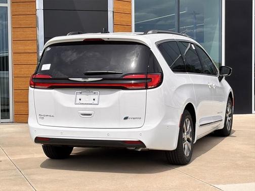 2025 Chrysler Pacifica L
