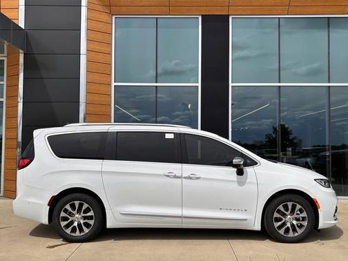 2025 Chrysler Pacifica L