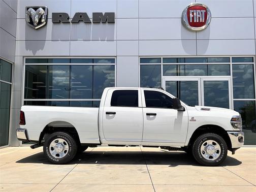 2025 RAM 2500 Tradesman Crew Cab 4x4 6'4' Box