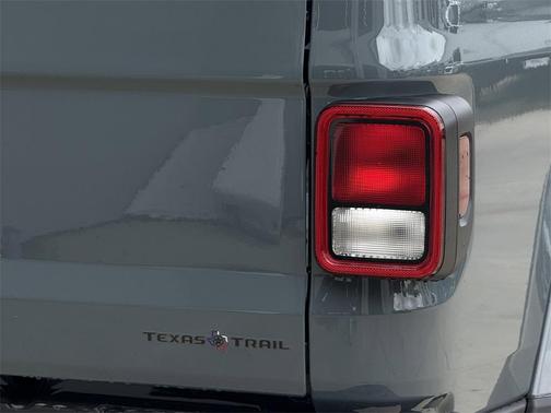 2025 Jeep Gladiator 