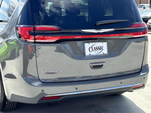 2025 Chrysler Pacifica L