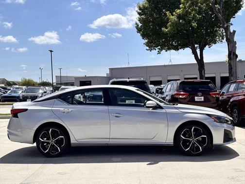 2023 Nissan Altima SR FWD