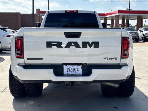 2025 RAM 3500 Big Horn Crew Cab 4x4 8' Box