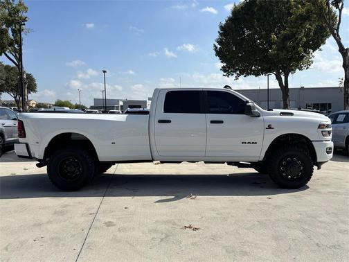 2025 RAM 3500 Big Horn Crew Cab 4x4 8' Box