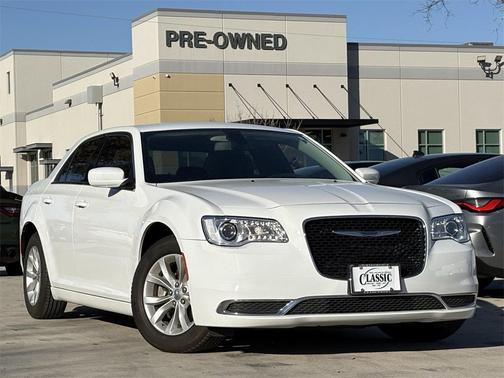 2022 Chrysler 300 Touring