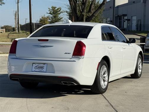 2022 Chrysler 300 Touring