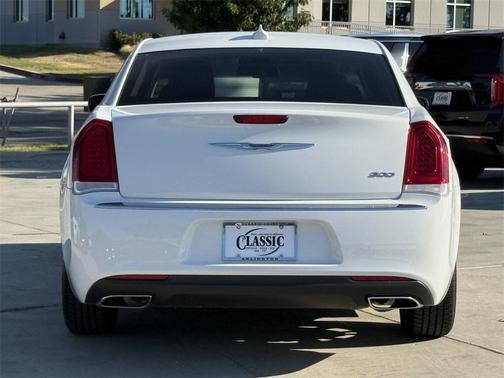 2022 Chrysler 300 Touring