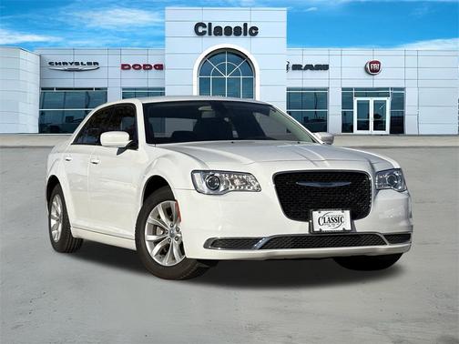 2022 Chrysler 300 Touring