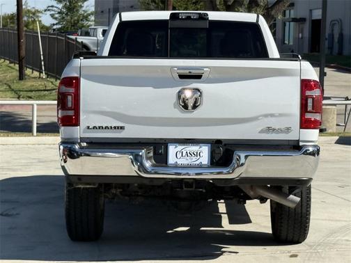 2022 RAM 2500 Laramie Crew Cab 4x4 8' Box