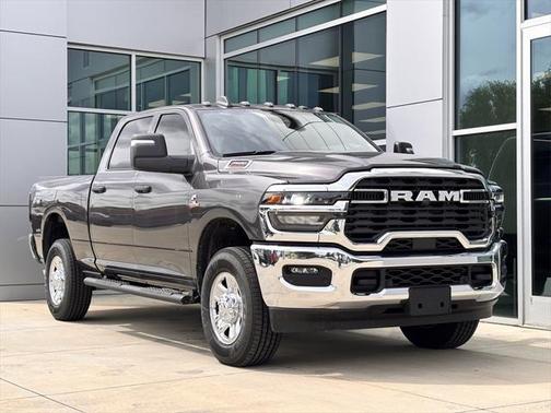 2025 RAM 2500 Tradesman Crew Cab 4x4 6'4' Box