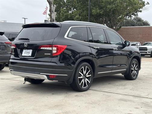 2022 Honda Pilot Touring 8-Passenger