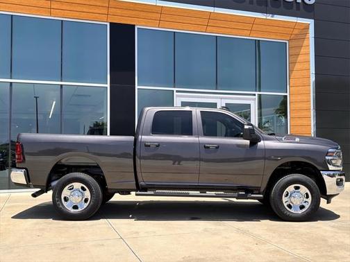 2025 RAM 2500 Tradesman Crew Cab 4x4 6'4' Box