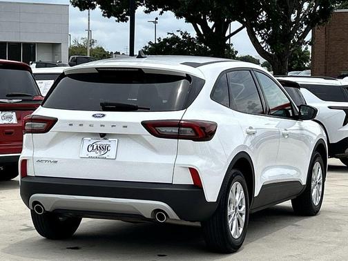 Oxford White 2025 Ford Escape Active