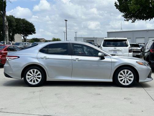 Celestial Silver Metallic 2018 Toyota Camry LE