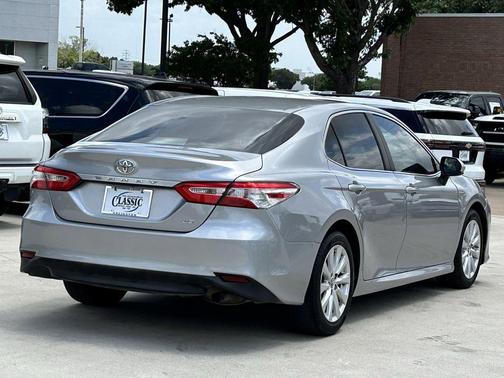 Celestial Silver Metallic 2018 Toyota Camry LE