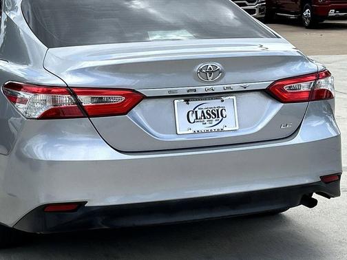 Celestial Silver Metallic 2018 Toyota Camry LE