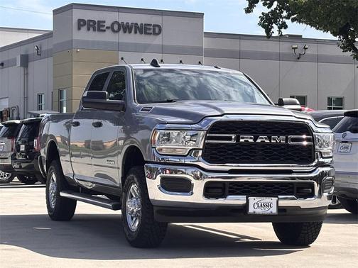 2022 RAM 2500 Tradesman Crew Cab 4x4 6'4' Box