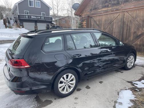 2017 Volkswagen Golf SportWagen TSI S