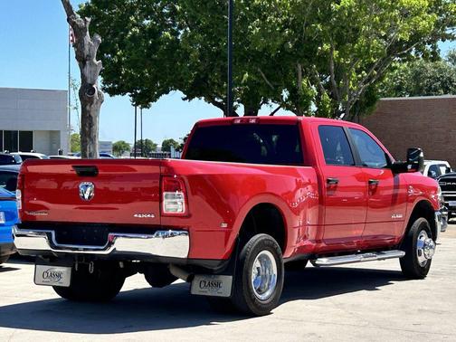 Flame Red Clearcoat 2024 RAM 3500 Big Horn Crew Cab 4x4 8' Box