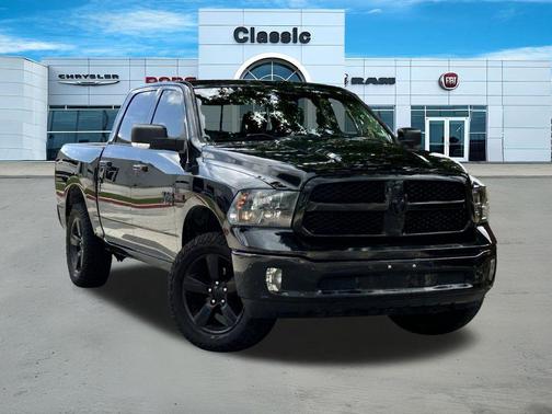 Brilliant Black Crystal Pearlcoat 2018 RAM 1500 Big Horn