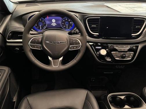 2025 Chrysler Pacifica L